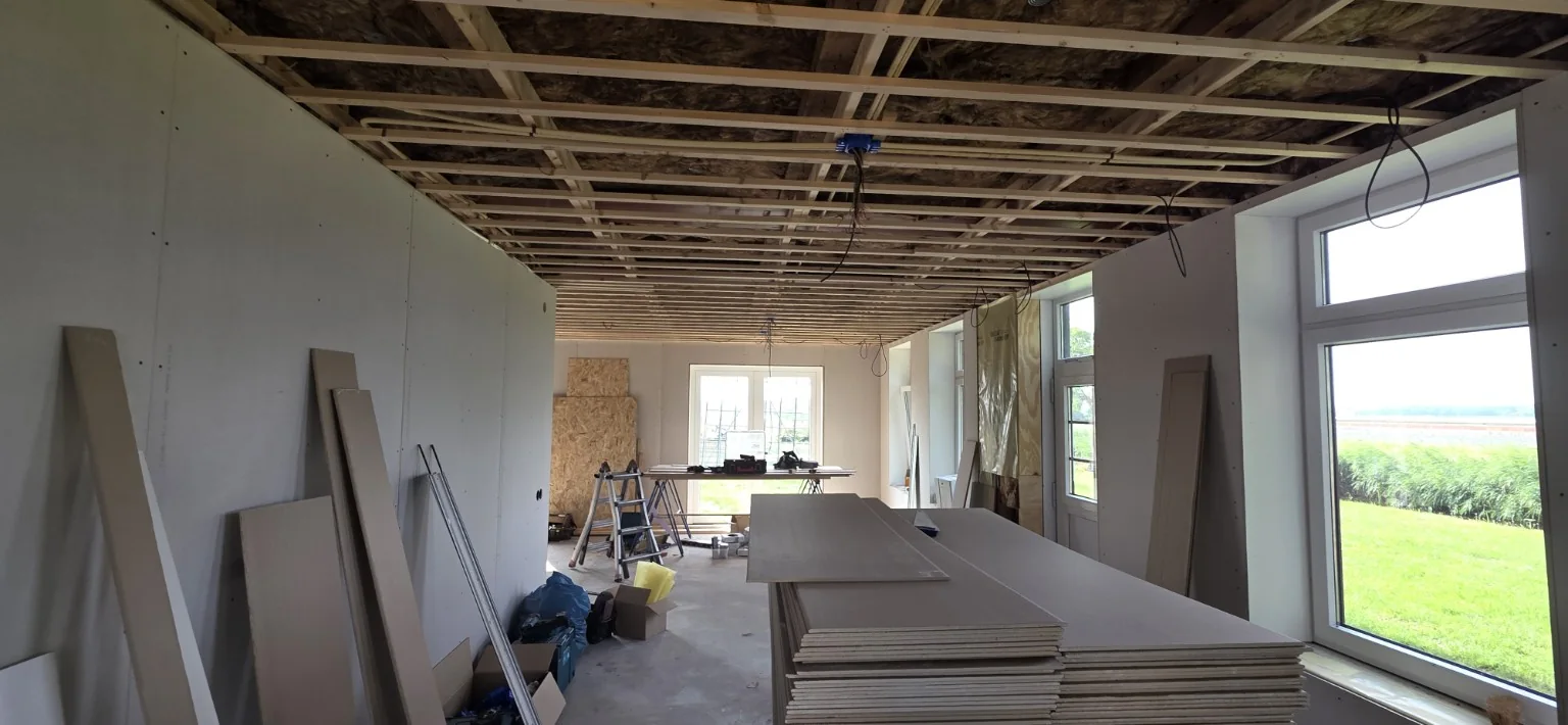 Elektrotechnische werkzaamheden tijdens een woningrenovatie